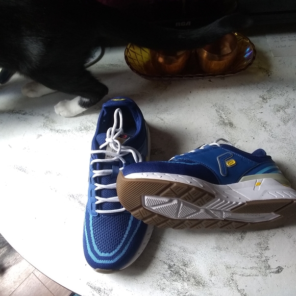 Running Shoes - Picture 2 of 3